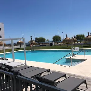 Apartamento Bajo Con Jardin En Primera Linea De Playa, Málaga